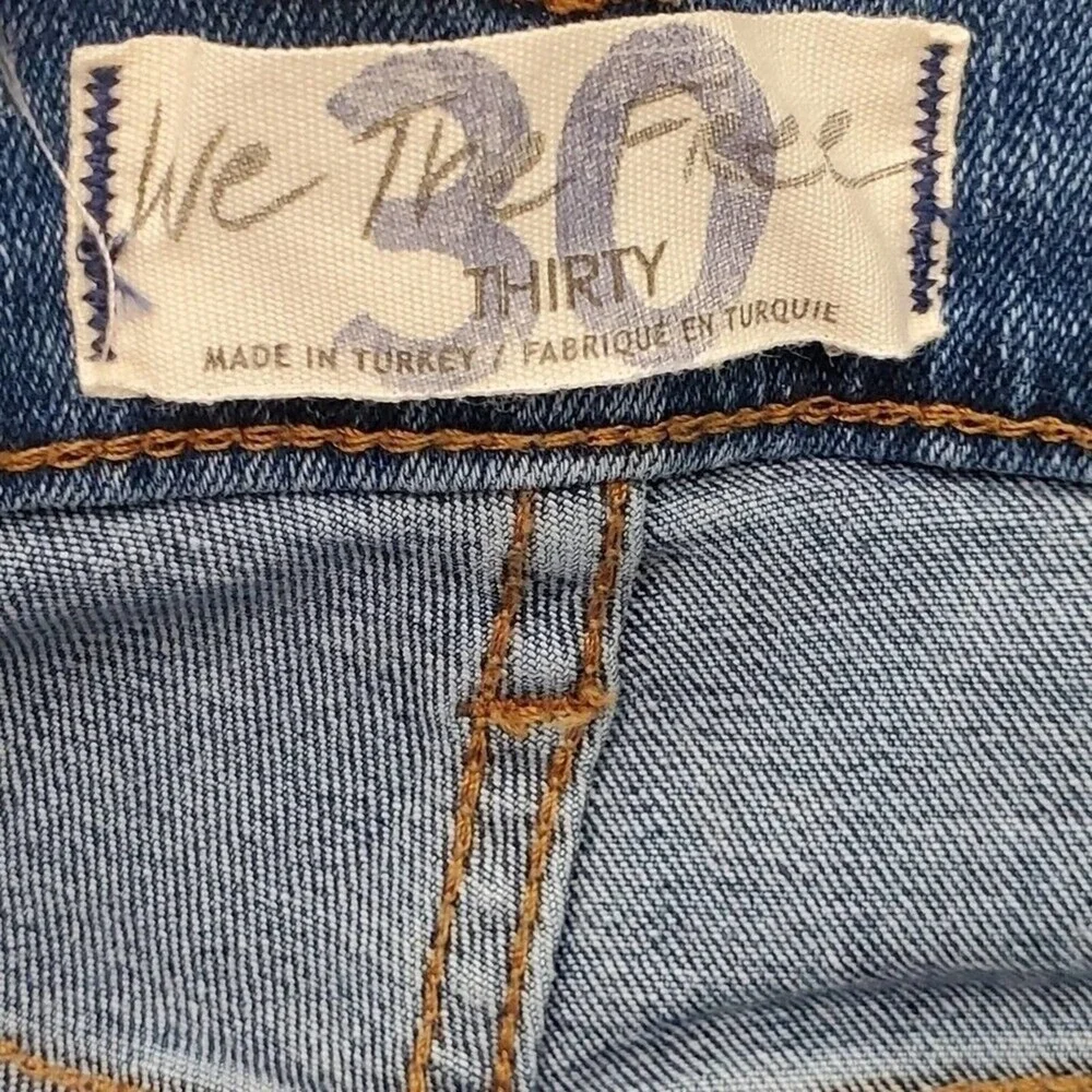 Free People light wash distressed diagonal raw‎ hem jeans size 30 new!!!